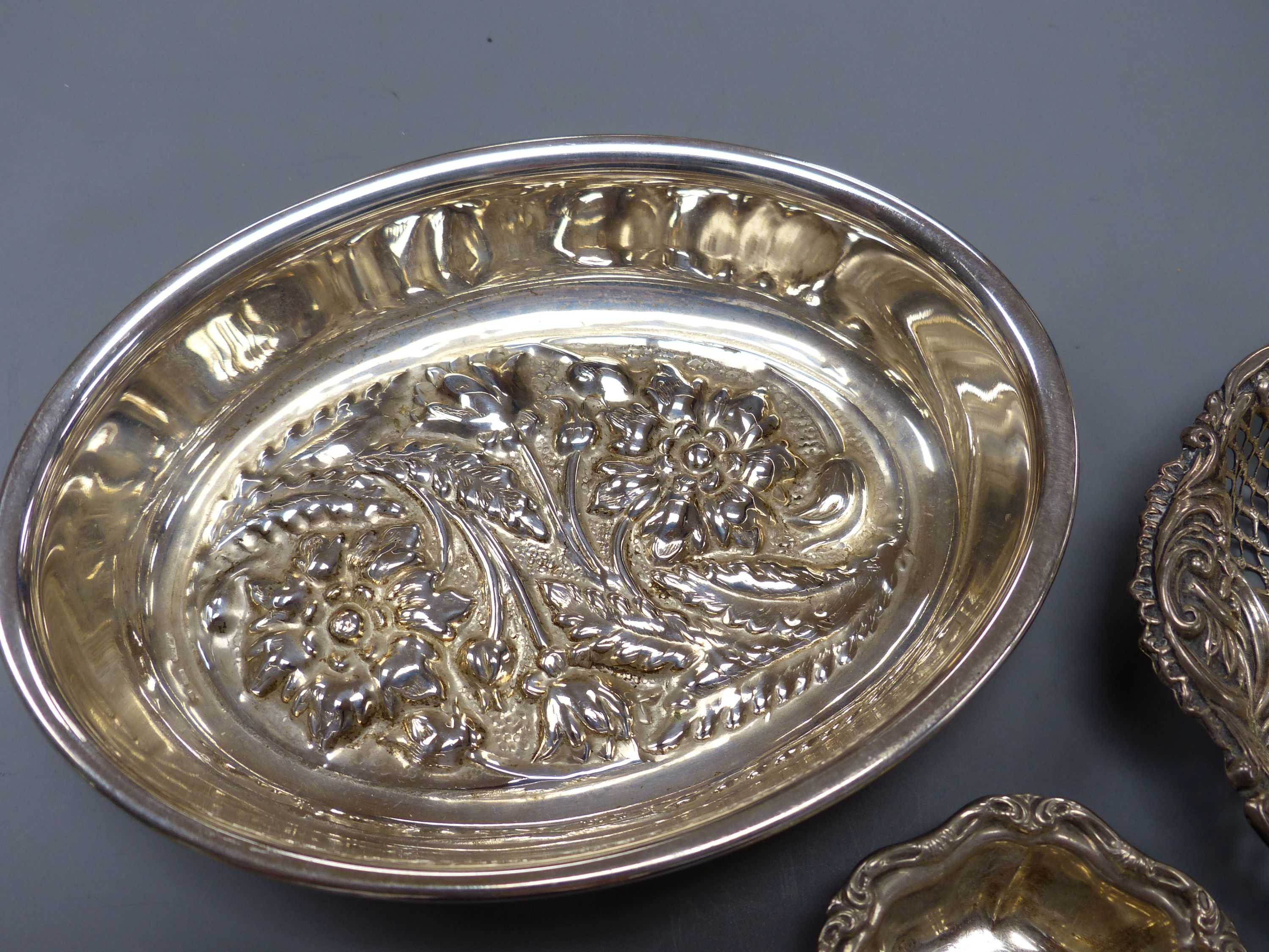 An Italian 8000 standard white metal oval bowl, 15.8cm, two small Birks sterling salts and a repousse silver bonbon dish